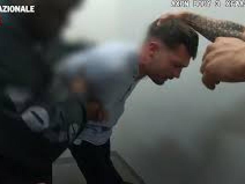 Σοκαριστικό βίντεο με σκληρό ξυλοδαρμό Ιταλού φοιτητή από την αμερικανική αστυνομία