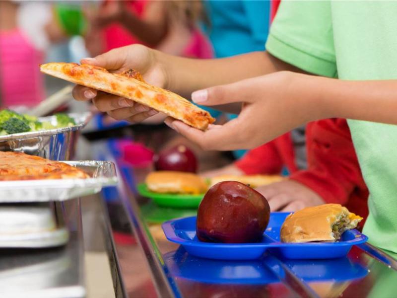 Γονείς: Γιατί αποτυγχάνουν οι στρατηγικές για πιο ισορροπημένη διατροφή των παιδιών- Μην τα πιέζετε να τρώνε όλο το φαγητό τους