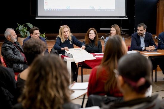 zaxaraki-gerakas3.jpg Επίσκεψη Σοφίας Ζαχαράκη και Παύλου Μαρινάκη στο 2ο ΓΕΛ Γέρακα