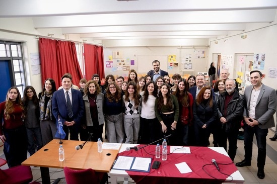 zaxaraki-gerakas4.jpg Επίσκεψη Σοφίας Ζαχαράκη και Παύλου Μαρινάκη στο 2ο ΓΕΛ Γέρακα