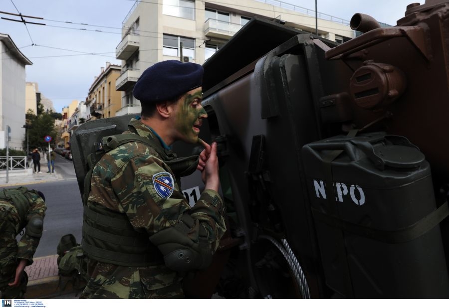 στρατιωτικά στιγμιότυπα