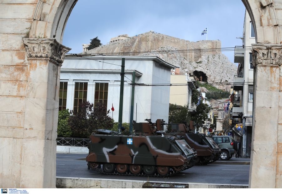 στρατιωτικά στιγμιότυπα