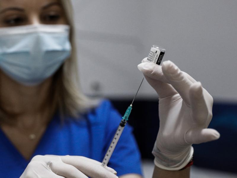Εμβόλια κατά του κορονοϊού: Τι έδειξε νέα έρευνα για τις παρενέργειες
