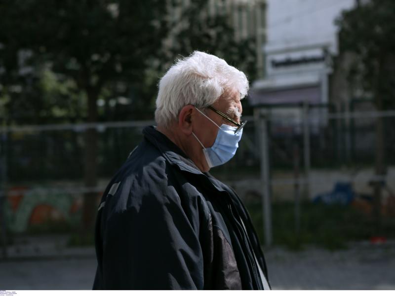 Από την προστασία… στη ρύπανση: Η σκοτεινή κληρονομιά των μασκών Covid