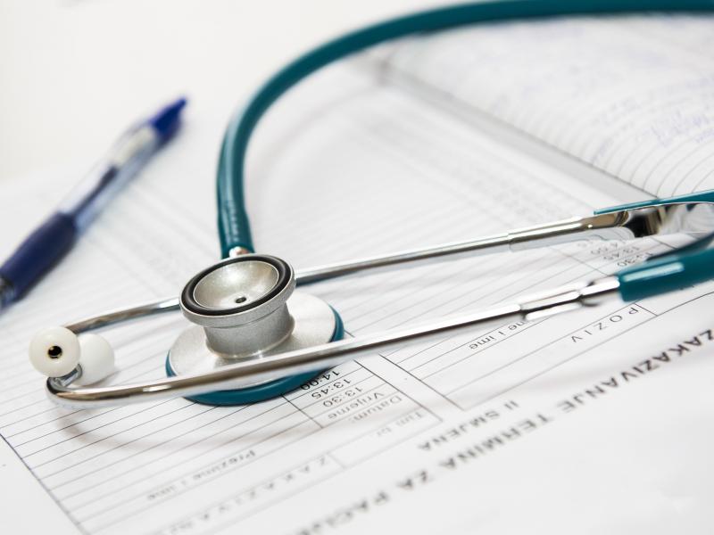 Νομοσχέδιο καταργεί στην πράξη την ειδικότητα της Ιατρικής Εργασίας – Αντιδρούν οι γιατροί