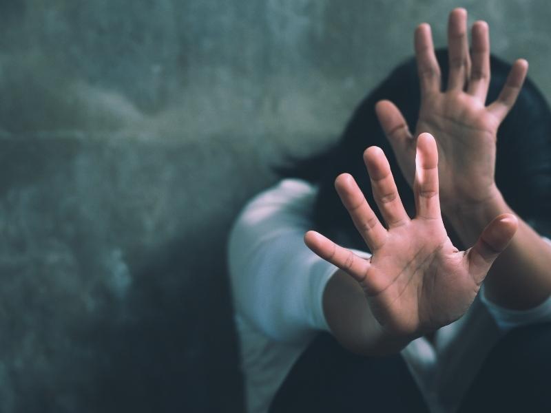Σχετικά με την καταγγελία γυναίκας εκπαιδευτικού για βιασμό και ξυλοδαρμό από 3 άντρες που... αθωώθηκαν
