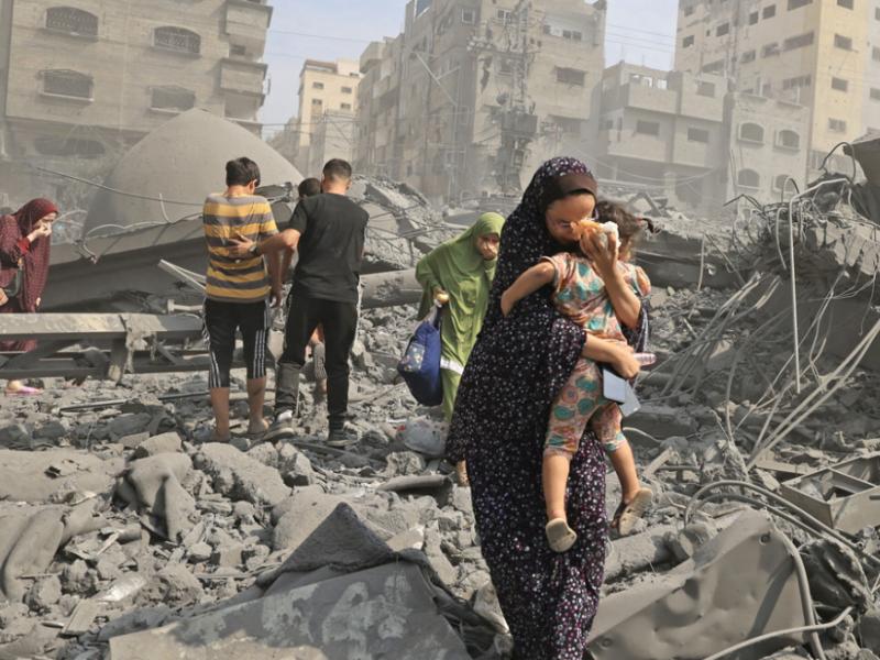 Δημοσιογράφος «στριμώχνει» εκπρόσωπο του Ισραήλ: «Πόσους αμάχους σκοτώσατε στη Γάζα;»