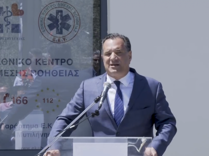 Γεωργιάδης: Ευθεία επίθεση σε υγειονομικούς που τον αποδοκίμαζαν - «Είστε ανθρωπάκια, ασήμαντα»