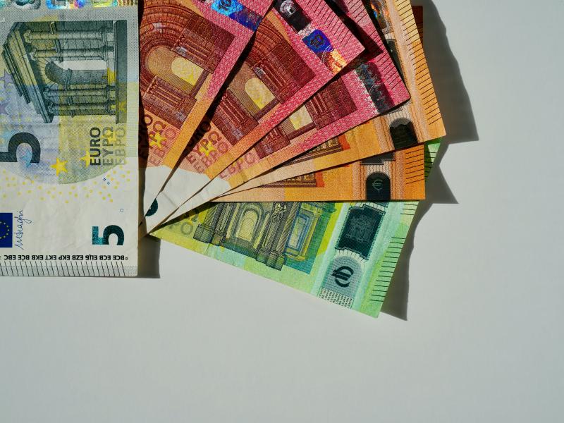 Αν είσαι άνεργος, μπορείς να πάρεις έως 2.750€ με 2 απλά βήματα