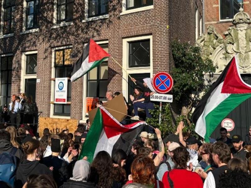 Ολλανδία /Συλλήψεις και άγριο ξύλο φοιτητών που διαδήλωναν υπέρ της Παλαιστίνης 