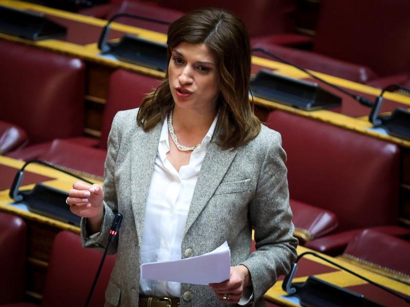 ΣΥΡΙΖΑ - Νοτοπούλου: Στη Βουλή τα κενά εκπαιδευτικών και οι ελλείψεις βιβλίων