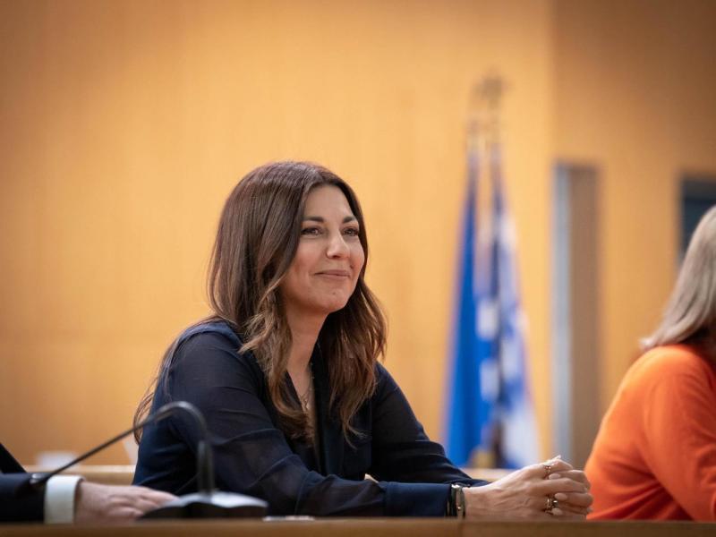 Τι απάντησε η Σοφία Ζαχαράκη στις "βολές" που εξαπέλυσε η Νομική Σχολής ΑΠΘ (και όχι μόνο) για τη δήλωσή της μέσα στη Βουλή «πόσο εύκολα μπορείς να πας να σπουδάσεις στην Κομοτηνή;»