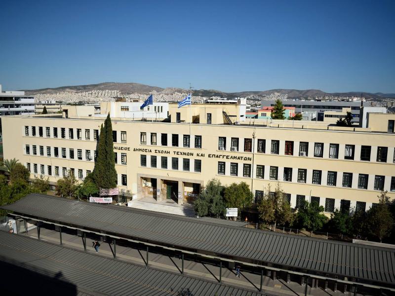 Καταγγελία ΟΛΜΕ: «Διευθυντής της Σιβιτανιδείου στοχοποιεί εκπαιδευτικό μετά από αναφορά για παρατυπίες σε ευρωπαϊκά προγράμματα»