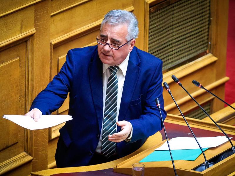 «Ωραίος» ο γραμματέας της ΚΟ του ΠΑΣΟΚ: Ο Δημήτρης Μπιάγκης κράτησε ίσες αποστάσεις σε Δούκα - Μαρινάκη