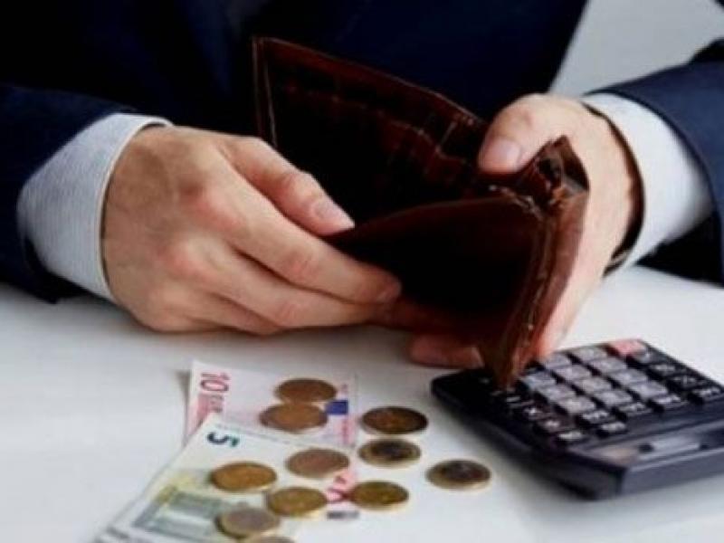 Ο πληθωρισμός «ροκανίζει» τους μισθούς στην Ελλάδα