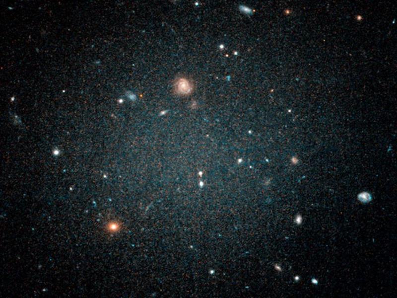Ανακαλύφθηκε ο πρώτος γαλαξίας που έχει όχι μία αλλά τρεις μαύρες τρύπες στο κέντρο του