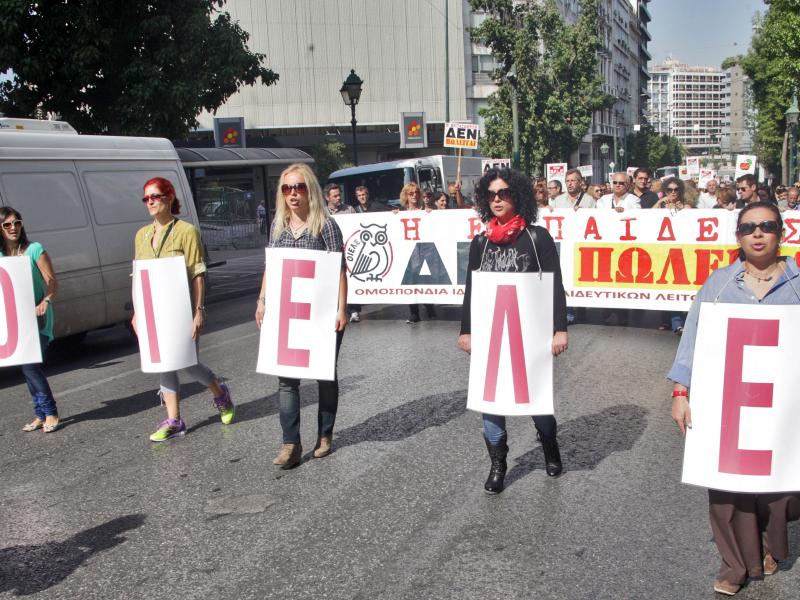 Η ΟΙΕΛΕ καταγγέλει παράνομες αναστολές συμβάσεων ιδιωτικών εκπαιδευτικών που διδάσκουν εξ αποστάσεως 