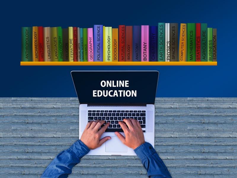 Εκπαίδευση: 36 ιστοσελίδες με εκατομμύρια ΔΩΡΕΑΝ μαθήματα