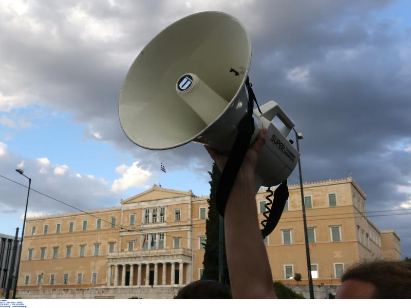 «Σταγόνες ήλιου μέσα στην καταχνιά»: Για την Πανεργατική - Πανδημοσιοϋπαλληλική απεργία της 1ης Οκτωβρίου