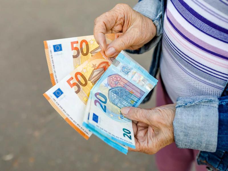 τα χρήματα της σύνταξης κρατάει συνταξιούχος