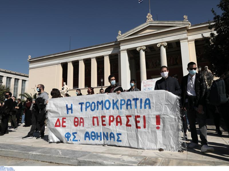 «Κόβουν» κονδύλια από τα ΑΕΙ και τα αυξάνουν στην Εκκλησία λόγω... Covid